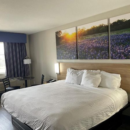 Days Inn By Wyndham San Antonio Southeast Frost Bank Center Exteriér fotografie