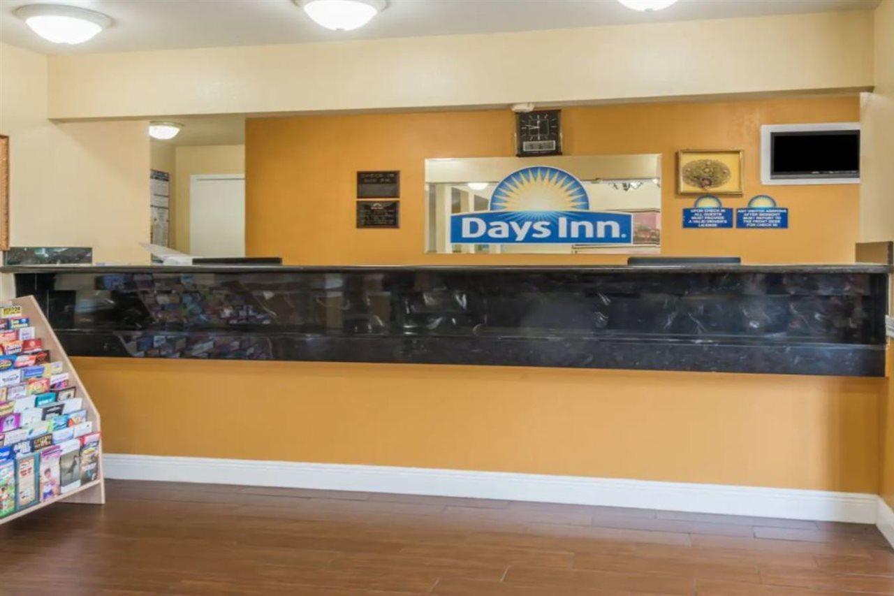 Days Inn By Wyndham San Antonio Southeast Frost Bank Center Exteriér fotografie