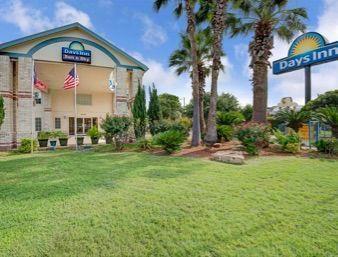 Days Inn By Wyndham San Antonio Southeast Frost Bank Center Exteriér fotografie