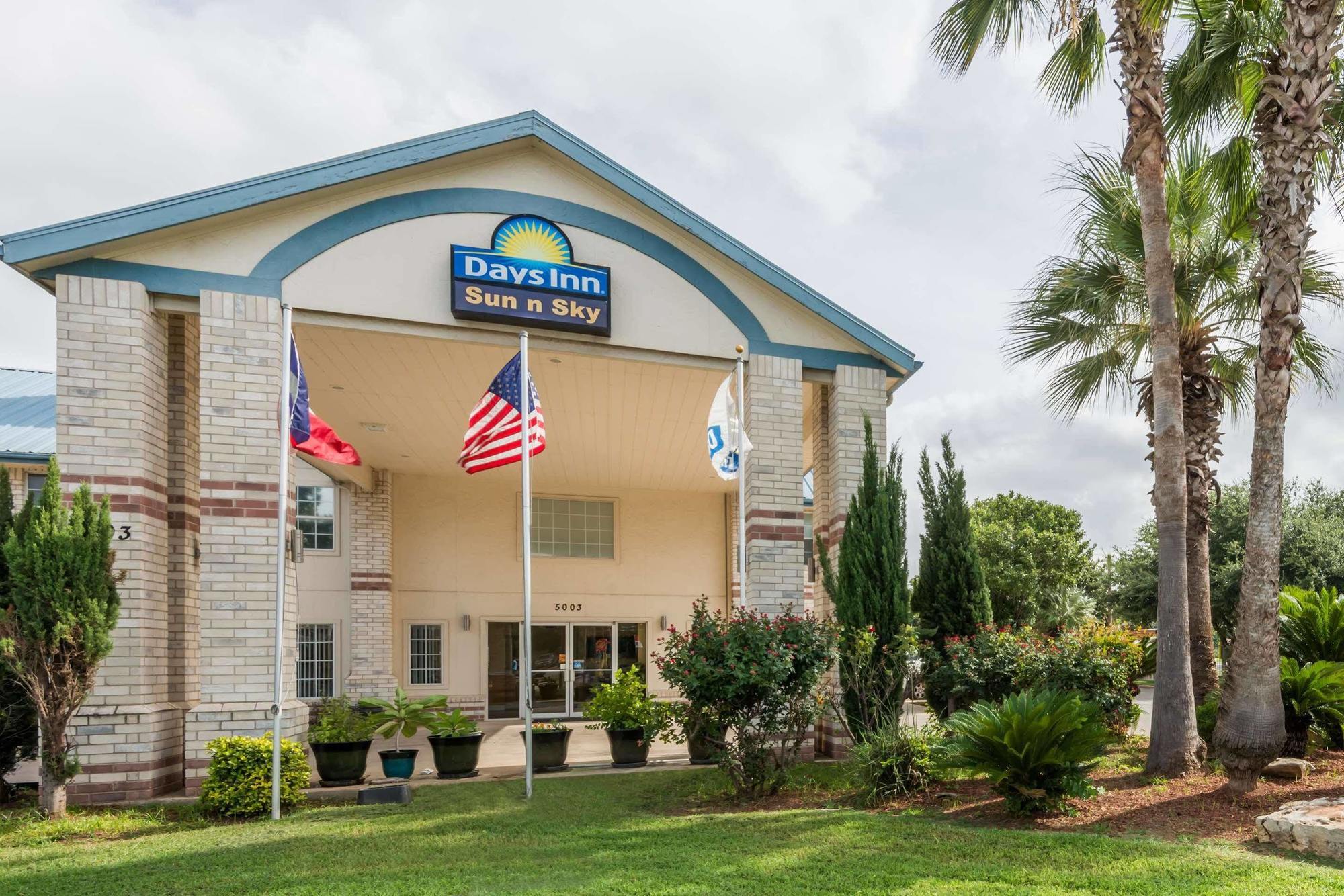 Days Inn By Wyndham San Antonio Southeast Frost Bank Center Exteriér fotografie